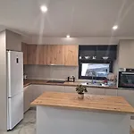 Hara, Luxury Lakeside With Exquisite View Apartment *