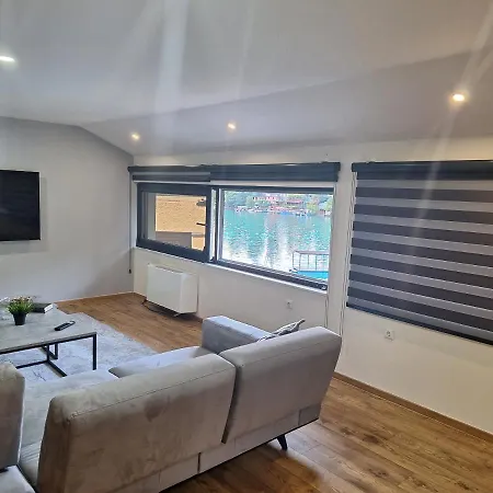 Hara, Luxury Lakeside With Exquisite View 아파트 *