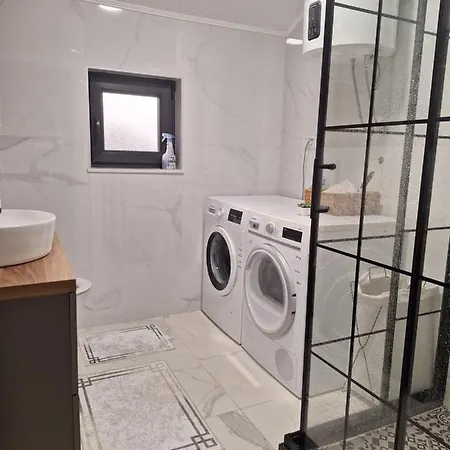Hara, Luxury Lakeside With Exquisite View Apartman