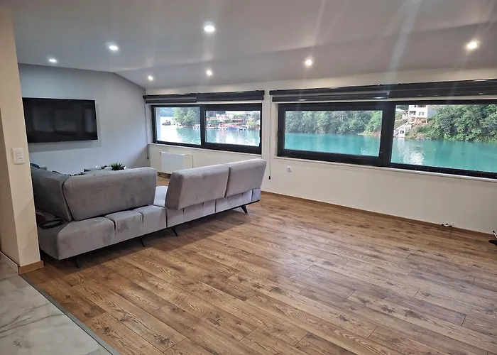 Hara, Luxury Lakeside With Exquisite View * Jablanica