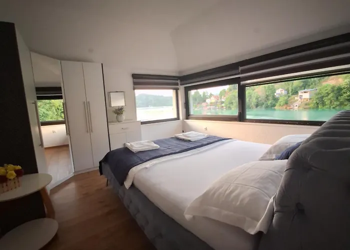 Hara, Luxury Lakeside With Exquisite View Appartement